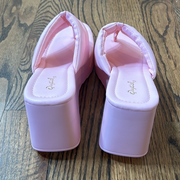 Quipid Pink Platform Sandal- NWOT - Picture 3 of 5